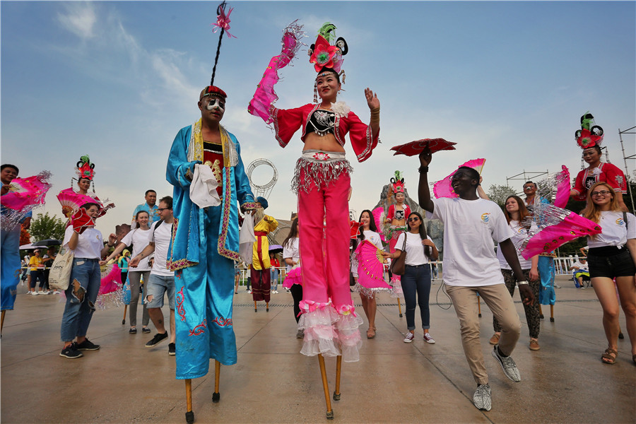 International students celebrate Dragon Boat Festival