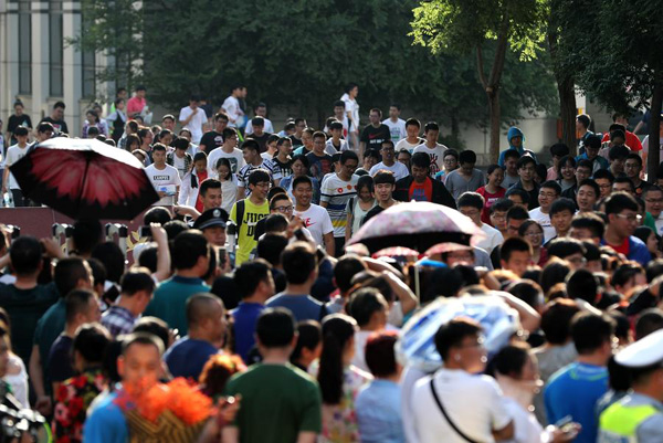 China's college entrance exam attracts foreign media's attention