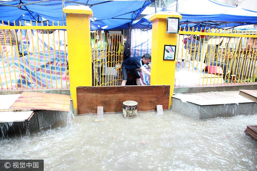 Torrential rain sweeps southern China