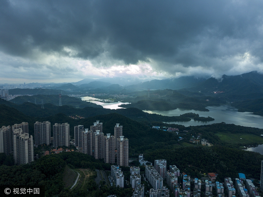 Typhoon Merbok slashes its way into S China