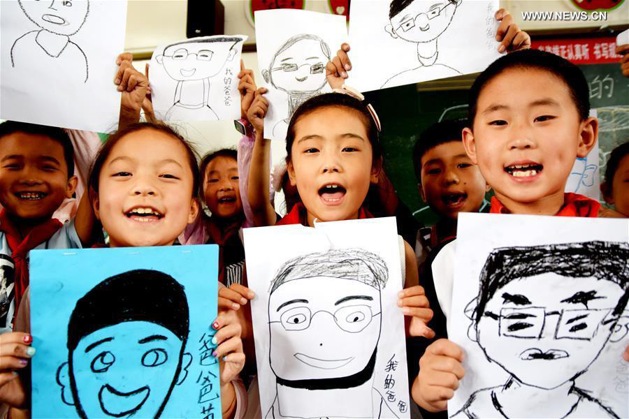 Students greet upcoming Father's Day across China