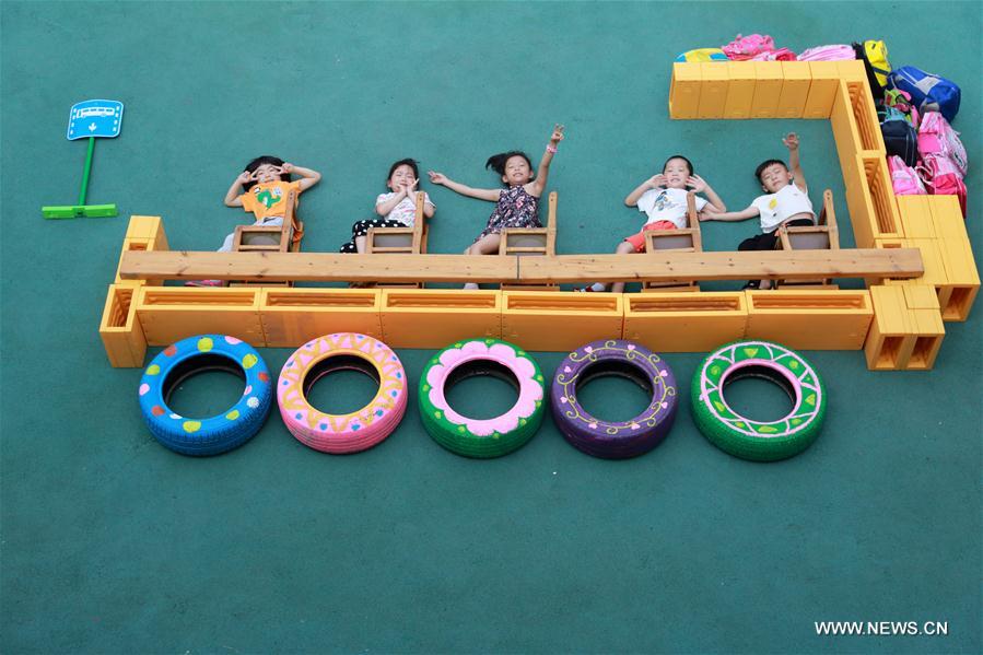 Children in kindergartens around China enter graduation season