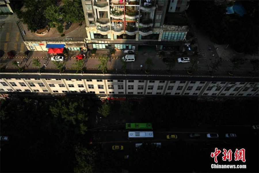 Chongqing's rooftop road raises eyebrows