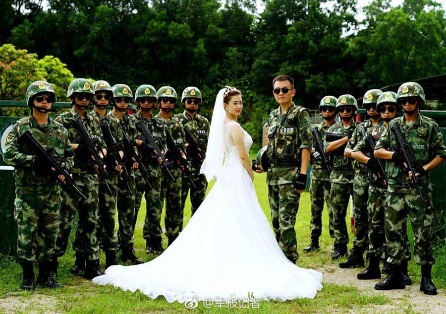 Wedding photos in border police college in Guangzhou