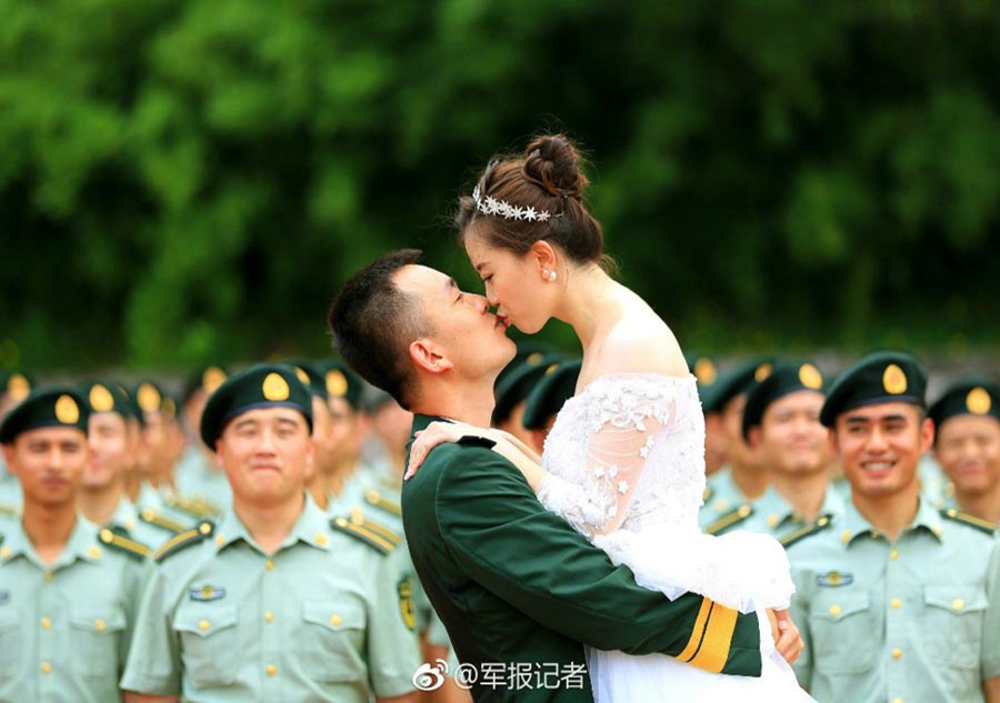 Wedding photos in border police college in Guangzhou