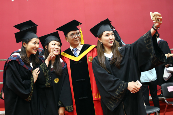 College presidents motivate graduates - China - Chinadaily.com.cn
