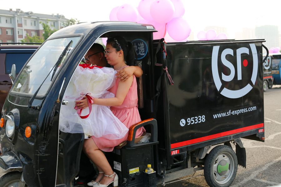 Deliveryman proposes with 11 electric tricycles