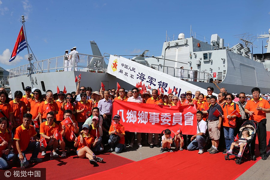 Hong Kong bids farewell to aircraft carrier<EM> Liaoning</EM>