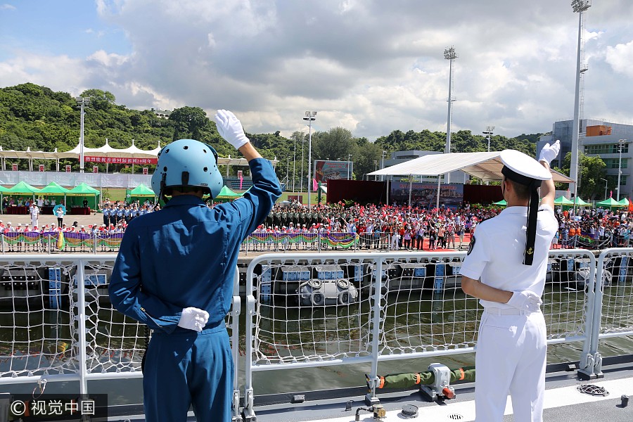 Hong Kong bids farewell to aircraft carrier<EM> Liaoning</EM>