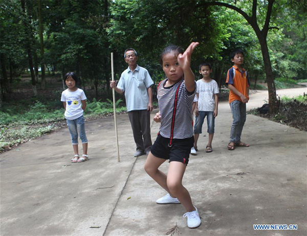 Traditional culture brings joy to children in summer vacation