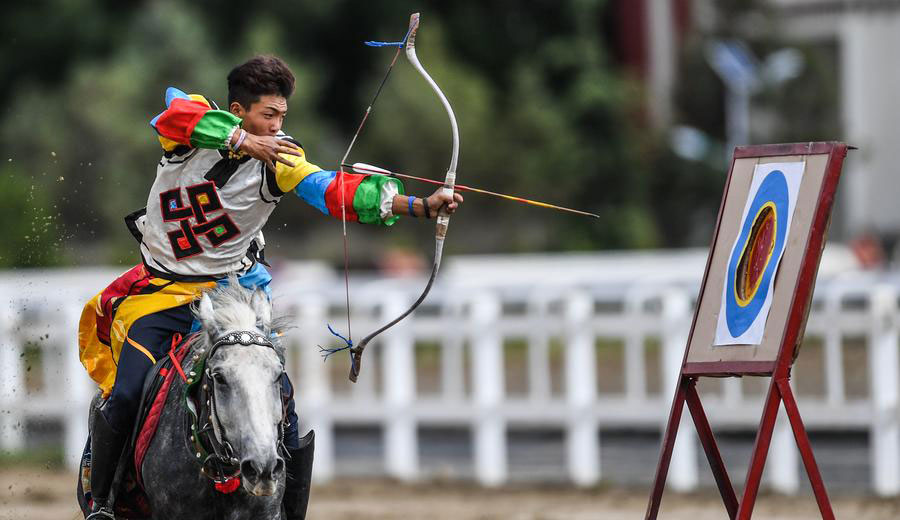 Tibetans celebrate Shotan Festival with equestrian feats