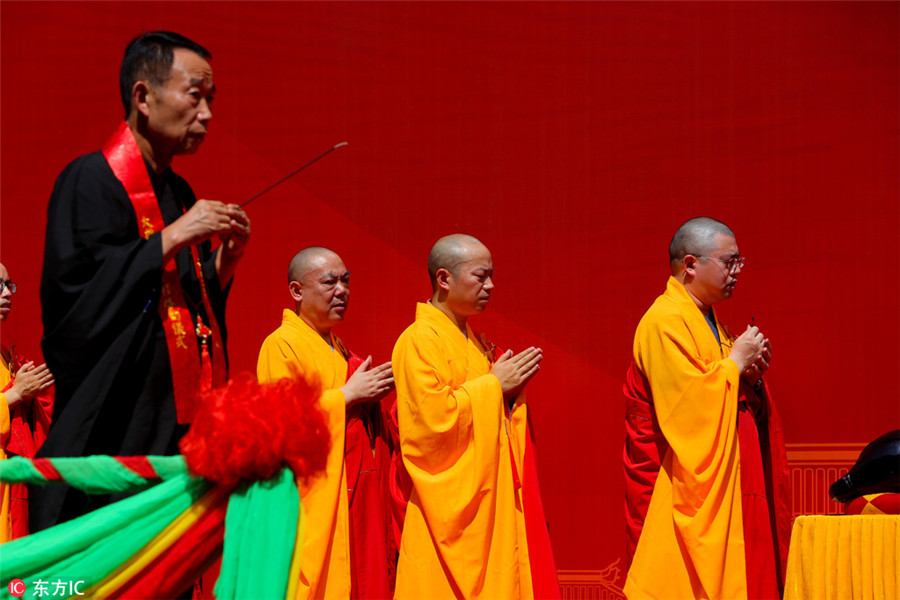 Shanghai temple on historic move