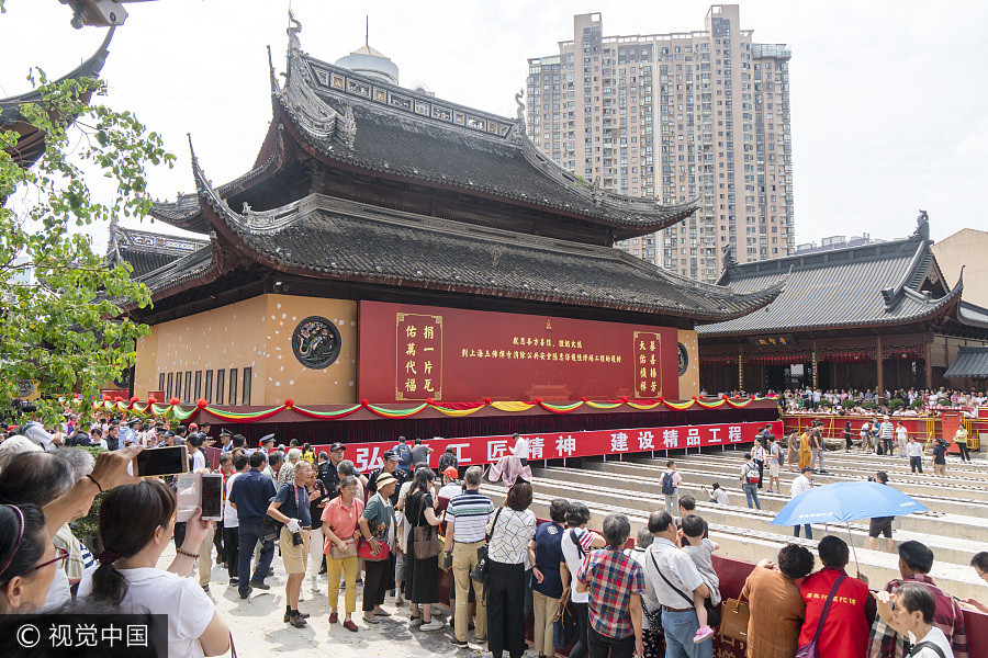 Shanghai temple on historic move