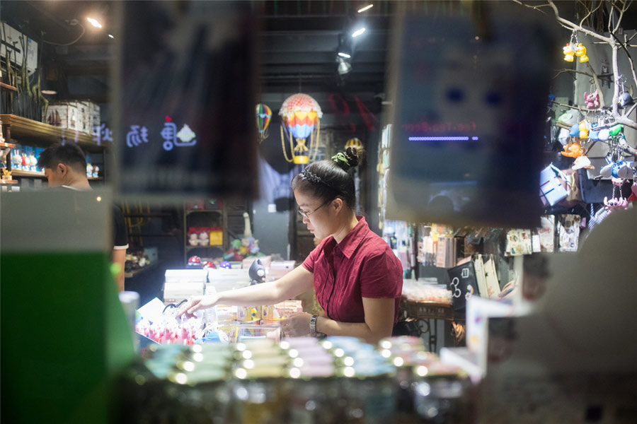 The bustling nightlife of Wuxi