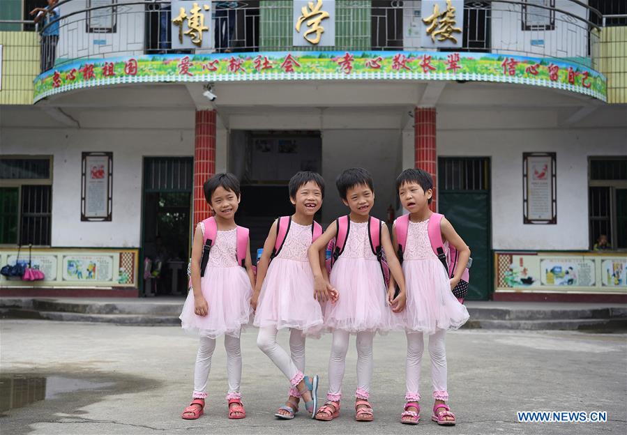 Anti-poverty story of quadruplets family in Jiangxi