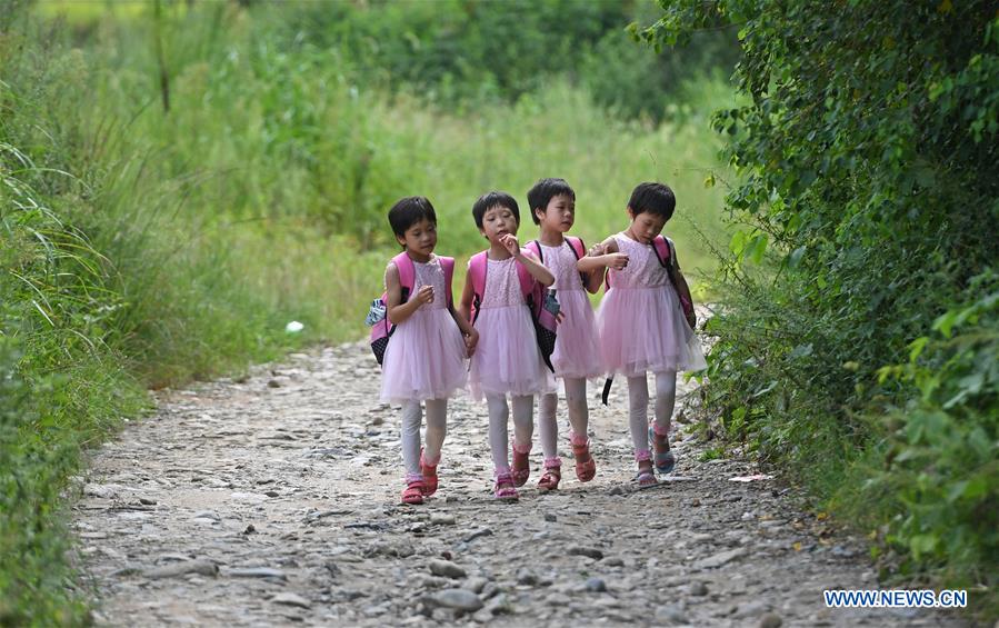 Anti-poverty story of quadruplets family in Jiangxi