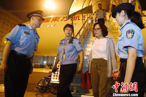 'Red Notice' fugitive returns to China