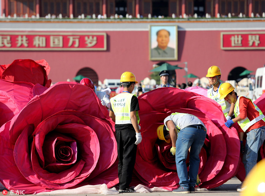 Beijing starts fitting giant flower terrace on Tian'anmen Square