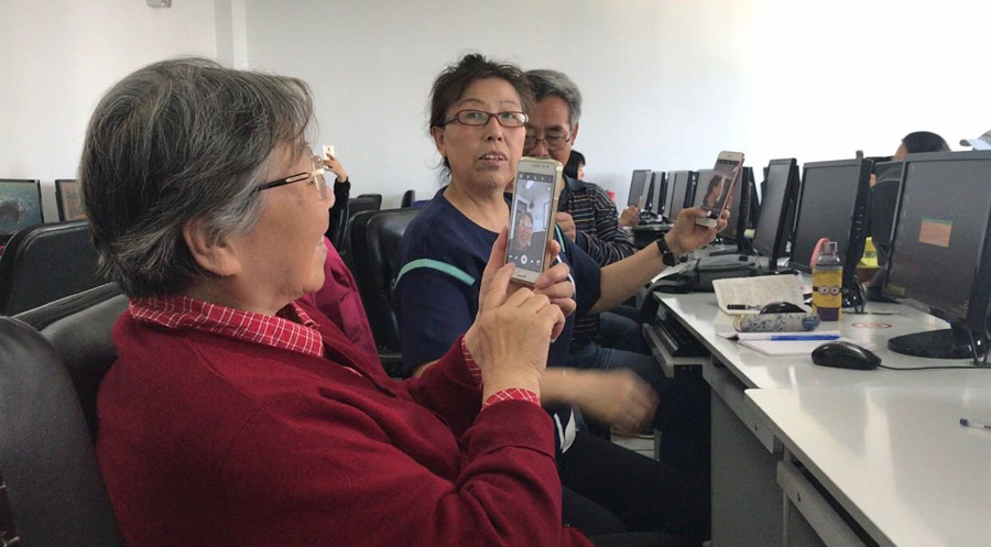Elderly go back to school in Harbin