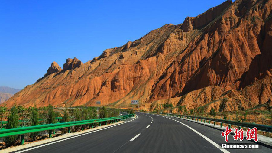 Northwest China's autonomous county gets first highway