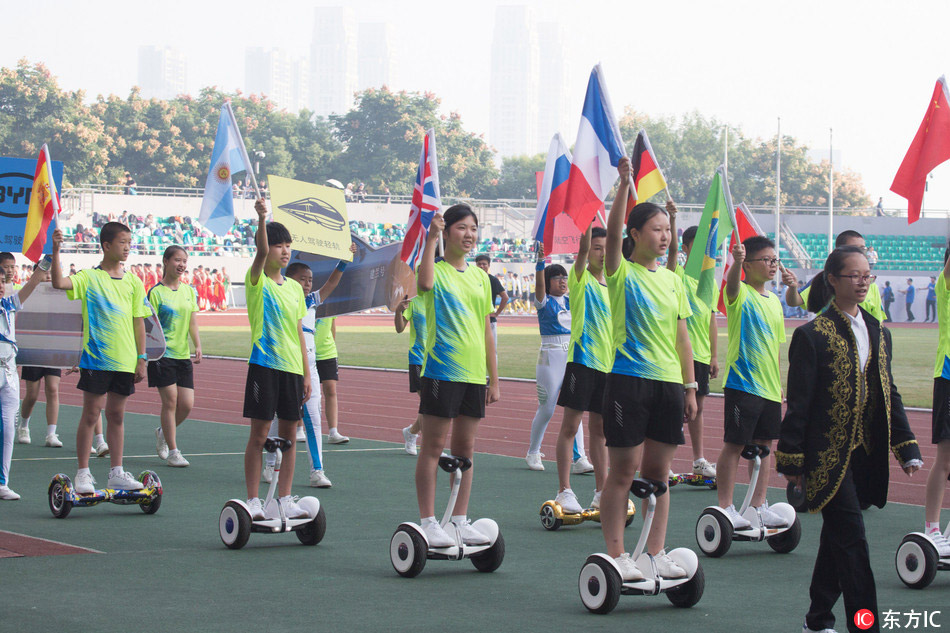 Students-made robots perform at sports meeting in Hangzhou