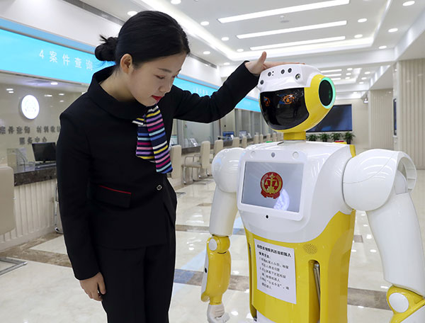 Robot gives guidance in Beijing court