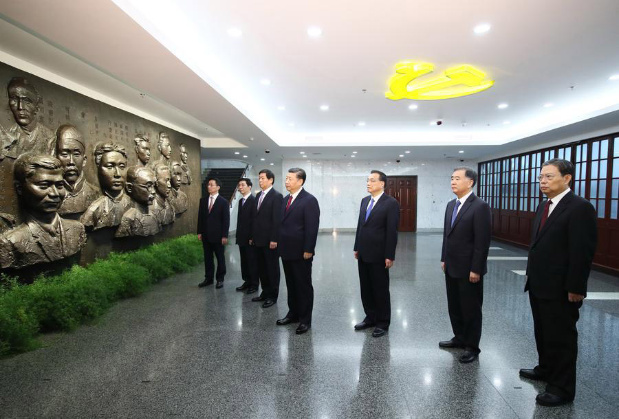 Newly elected CPC leaders visit revolutionary historical site