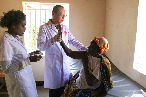 Chinese doctors serve rural Rwanda