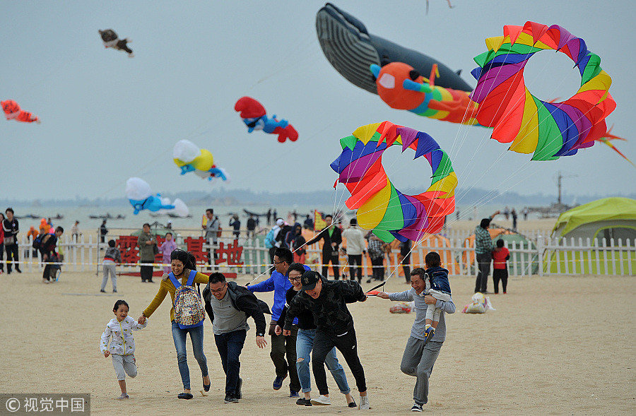 Cities hold up kite festivals