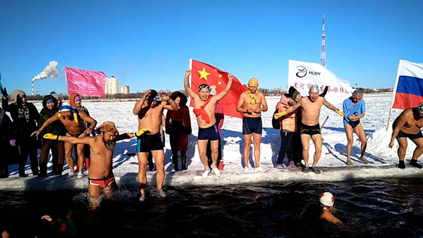 Swimming enthusiasts start winter swimming season