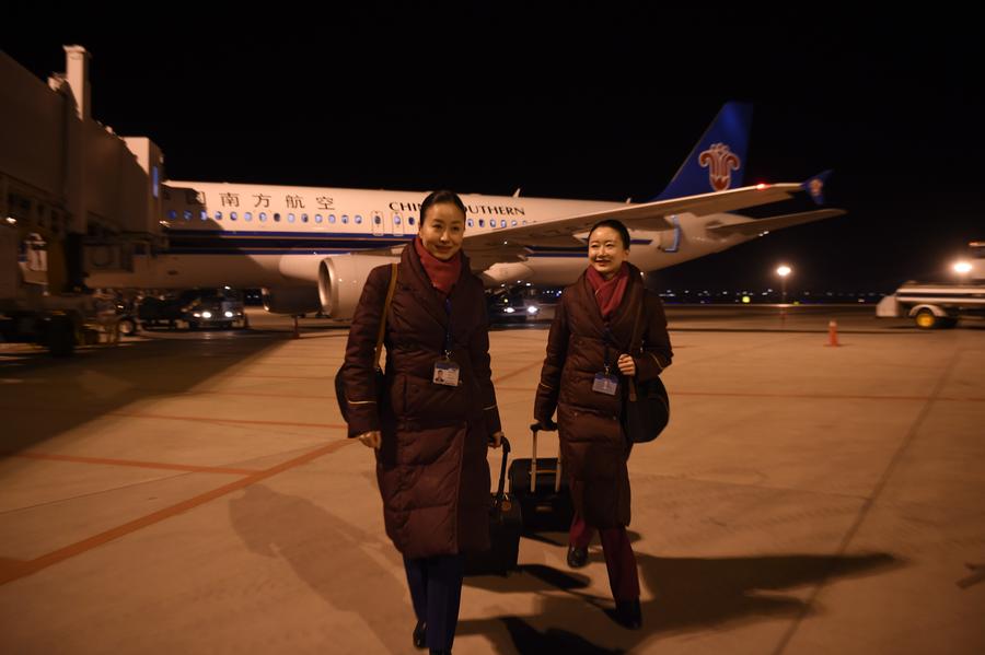 Daughter succeeds mother as flight attendant in China Southern Airlines