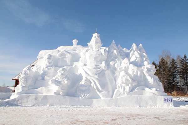 Snow sculpture park opens in Heilongjiang