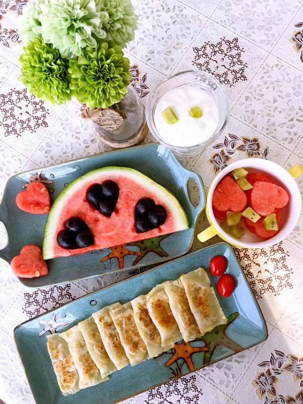 Mother prepares special breakfasts for daughter