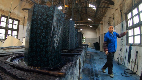 The dying craft of dyeing cloth