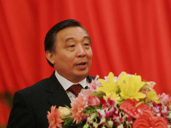Wang Chen delivers keynote speech