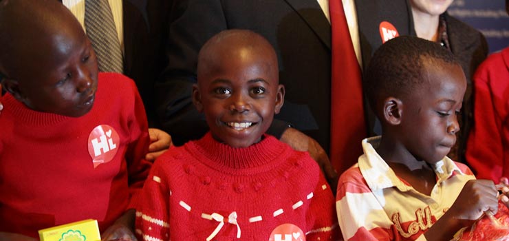 Kenyan children get warmth from China
