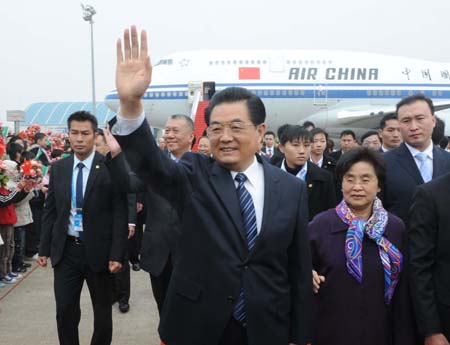 Hu arrives in Macao for 10th anniversary celebrations