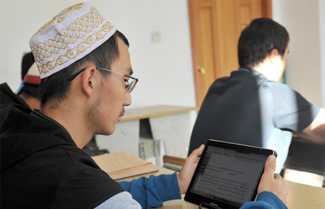 平板电脑上的《古兰经》 探秘新疆伊斯兰教经学院