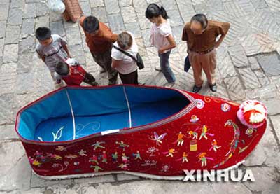 Huge embroidered shoe attraction