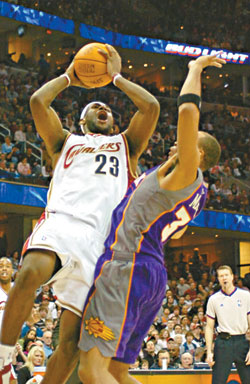 Nash, Marion stretch Suns' streak against Cavs