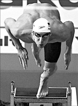 Phelps zeroes in on Beijing target