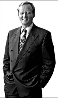 <FONT COLOR=#0080FF>Biz people:</FONT> Scania's Oestling gets $4m package