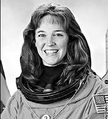 <FONT COLOR=#0080FF>News Makers:</FONT> Arrested astronaut had bondage photos