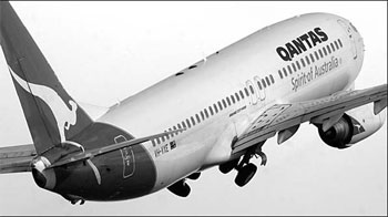 Group mulls new bid for Qantas