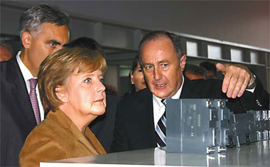 Merkel visits Siemens plant
