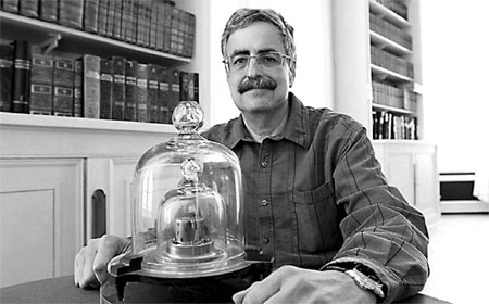 Shrinking kilogram bewilders physicists