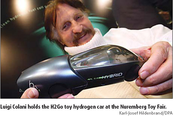 Toy car powered by hydrogen