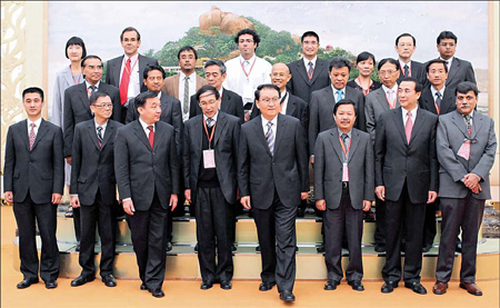 Asian media 'should expand influence'