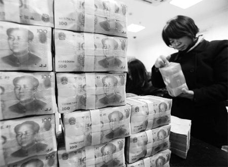 Head of IMF urges greater role for yuan