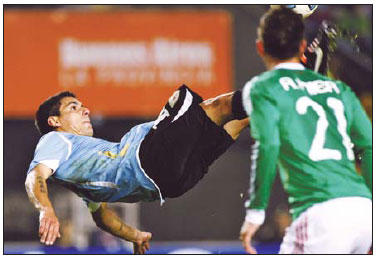 Chile wins Pacifico clasico; Uruguay books Argentina clash